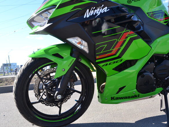 2023 Kawasaki Ninja 400, зелёный, 660000 рублей - вид 13