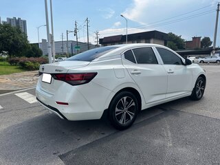 2022 Nissan Sylphy IV (B18), белый, 1241000 рублей, вид 4