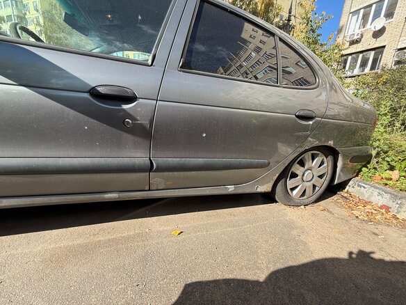 2002 Renault Megane I Рестайлинг, серый, 220000 рублей - вид 1