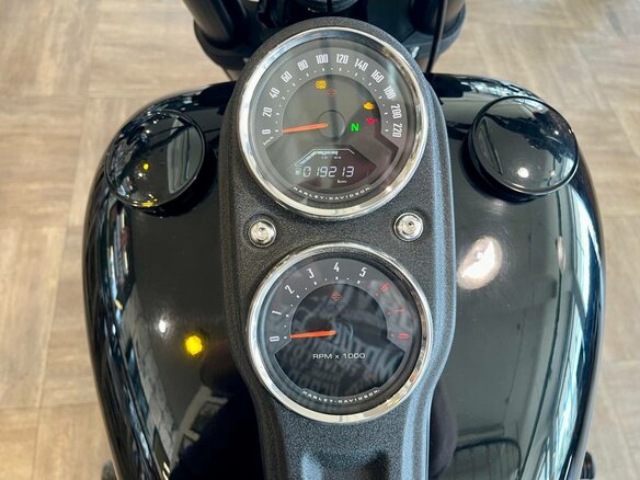 2019 Harley-Davidson Low Rider, чёрный, 1950000 рублей - вид 9
