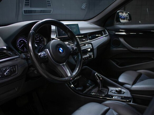 2021 BMW X1 20i xDrive II (F48) Рестайлинг, чёрный, 2289000 рублей - вид 8