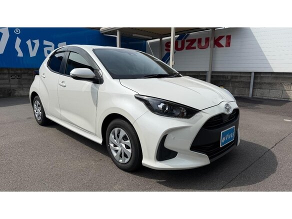 2022 Toyota Yaris IV, белый, 1061000 рублей - вид 7