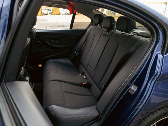 2018 BMW 3 серии 320i VI (F3x) Рестайлинг, синий, 2025000 рублей - вид 28