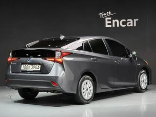 2022 Toyota Prius IV Рестайлинг (XW50), серебристый, 1759000 рублей, вид 3