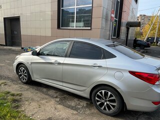 2011 Hyundai Solaris I, серебристый, 750000 рублей, вид 4