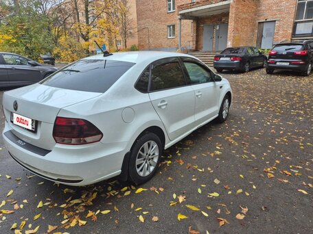 2019 Volkswagen Polo V Рестайлинг, белый, 920000 рублей, вид 4