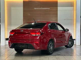 2020 Kia Rio IV, красный, 1549990 рублей, вид 4
