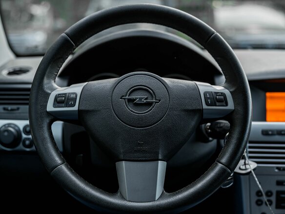 2013 Opel Astra H Рестайлинг, чёрный - вид 5