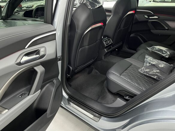 2026 Audi Q5 L III (GU), серый, 6550000 рублей - вид 8