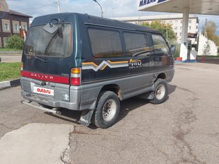 1991 Mitsubishi Delica III, зелёный, 450000 рублей, вид 2