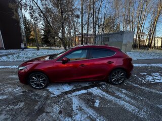 2018 Mazda Axela III Рестайлинг, красный, 1365000 рублей, вид 3