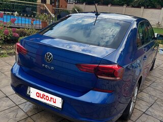 2022 Volkswagen Polo VI, синий, 1700000 рублей, вид 4