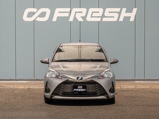 2017 Toyota Vitz III (XP130) Рестайлинг 2, серый, 925000 рублей, вид 3