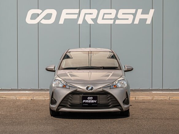 2017 Toyota Vitz III (XP130) Рестайлинг 2, серый, 890000 рублей - вид 2