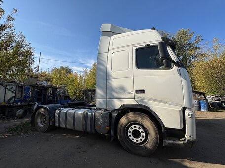 2010 Volvo FH, белый, 3100000 рублей, вид 2