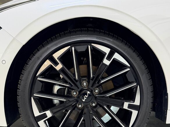 2023 Kia K5 III Рестайлинг, белый, 3130000 рублей - вид 5