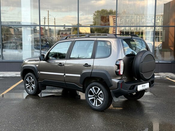 2026 Lada (ВАЗ) Niva Travel I Рестайлинг, коричневый, 1737000 рублей - вид 2