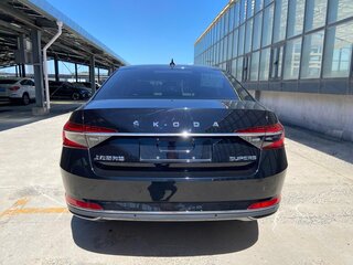 2021 Skoda Superb III Рестайлинг, чёрный, 2070000 рублей, вид 4