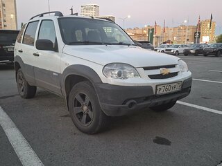 2015 Chevrolet Niva I Рестайлинг, белый, 590000 рублей, вид 2