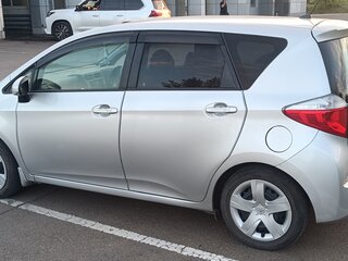 2010 Toyota Ractis II, серебристый, 680000 рублей, вид 3