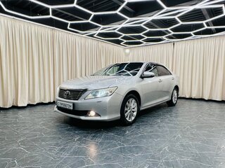2013 Toyota Camry VII (XV50), серебристый, 1799000 рублей, вид 2