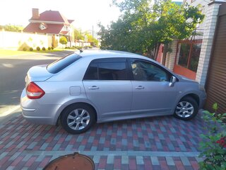 2011 Nissan Tiida I Рестайлинг, серый, 950000 рублей, вид 1