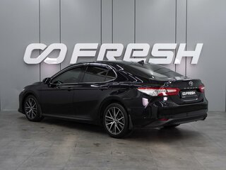 2022 Toyota Camry VIII (XV70) Рестайлинг, чёрный, 3420000 рублей, вид 2