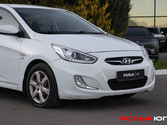 2013 Hyundai Solaris I, белый, 878000 рублей - вид 12