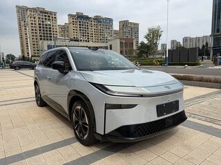 2025 Toyota bZ3X 50 kWh, серебристый, 2090401 рублей, вид 1
