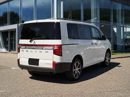 2025 Mitsubishi Delica D:5 I Рестайлинг 2, белый, 5790000 рублей, вид 3