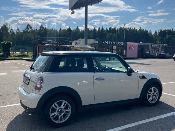 2012 Mini Hatch Cooper II (R56) Рестайлинг, белый, 950000 рублей - вид 6
