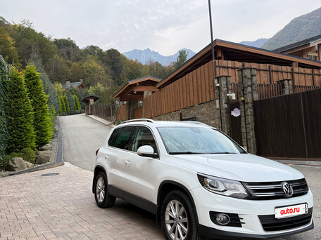 2015 Volkswagen Tiguan I Рестайлинг, белый, 2100000 рублей, вид 2