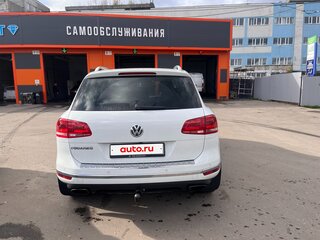 2015 Volkswagen Touareg II Рестайлинг, белый, 2549000 рублей, вид 4