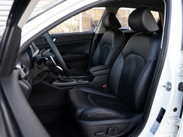 2019 Kia Optima IV Рестайлинг, белый, 1895000 рублей - вид 12