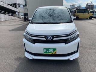 2016 Toyota Voxy III (R80), белый, 1644069 рублей, вид 2