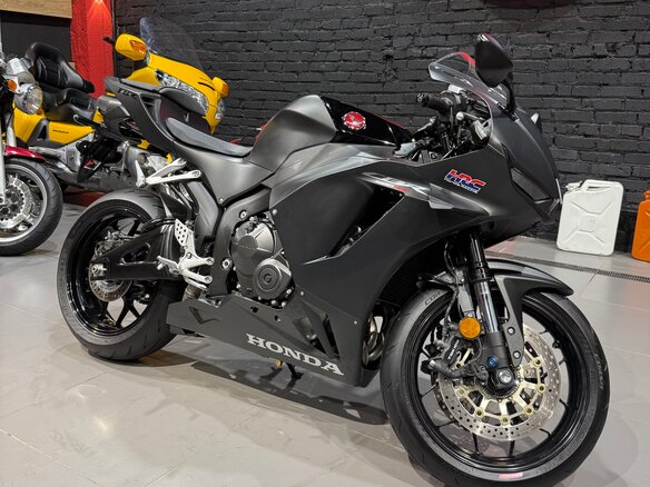 2023 Honda CBR 600RR, чёрный, 895000 рублей - вид 2