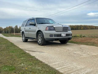 2004 Lincoln Navigator 6-speed II, серый, 2250000 рублей, вид 1