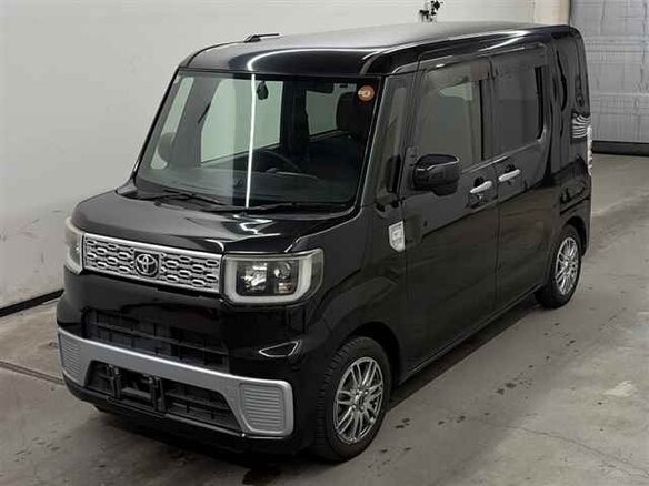 2015 Toyota Pixis Mega, чёрный, 600000 рублей - вид 1