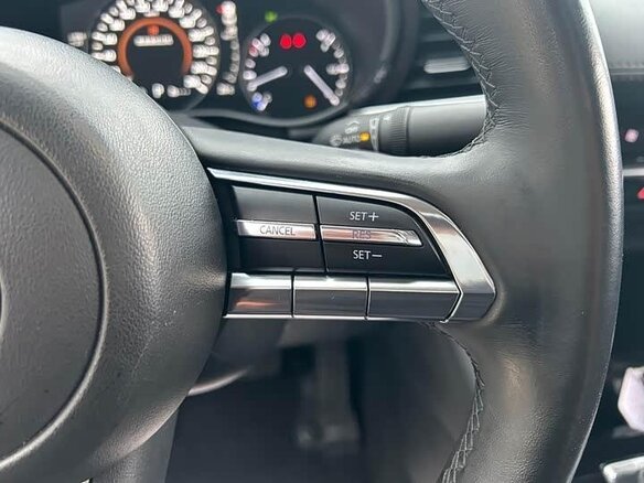 2023 Mazda 3 Axela IV (BP), белый, 1840000 рублей - вид 10