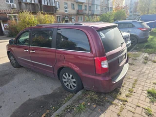 2012 Chrysler Voyager Grand V Рестайлинг, красный, 1300000 рублей, вид 5