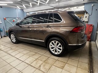 2018 Volkswagen Tiguan II, коричневый, 2359000 рублей, вид 2