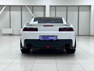 2013 Chevrolet Camaro V Рестайлинг, белый, 1999000 рублей, вид 5