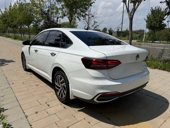 2023 Volkswagen Lavida III Рестайлинг, белый, 1349990 рублей - вид 3