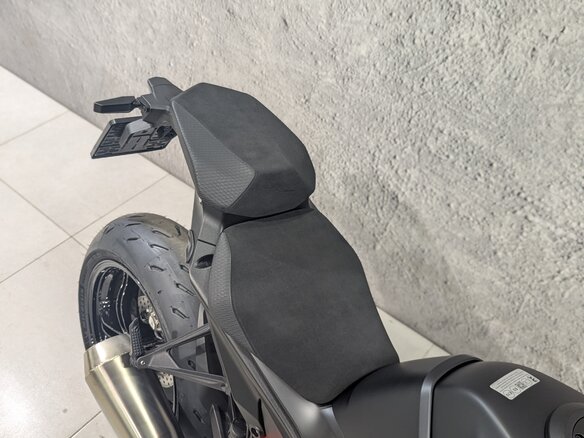 2023 KTM 1390 Super Duke R, чёрный, 2600000 рублей - вид 5