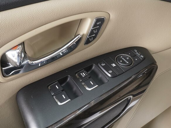 2019 Kia Carnival III, белый - вид 17