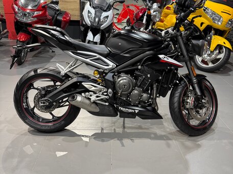 2019 Triumph Street Triple, чёрный, 755000 рублей, вид 5