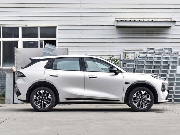 2026 Changan Qiyuan Q05 51.9 kWh II, серебристый, 1860000 рублей - вид 5