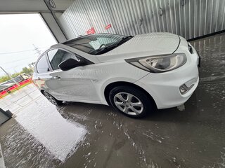 2013 Hyundai Solaris I, белый, 580000 рублей, вид 3