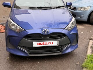 2021 Toyota Yaris IV, синий, 970000 рублей, вид 1