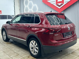 2017 Volkswagen Tiguan II, красный, 2253000 рублей, вид 5